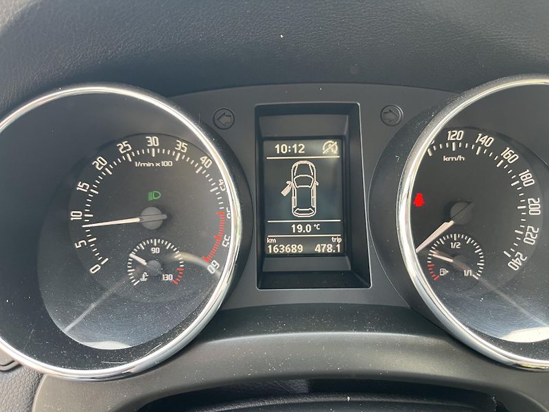 Škoda Yeti (2013) 1,6 TDi 77 Kw BLACK EDITION - fotka 12 z 17