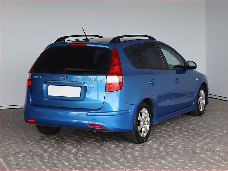 Hyundai i30 (2010) 1.6 MPI, Automat, Serv.kniha - fotka 5 z 18