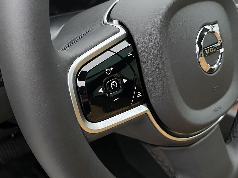 Volvo XC60 T8 AWD ULTRA BRIGHT REZERVACE - fotka 20 z 64