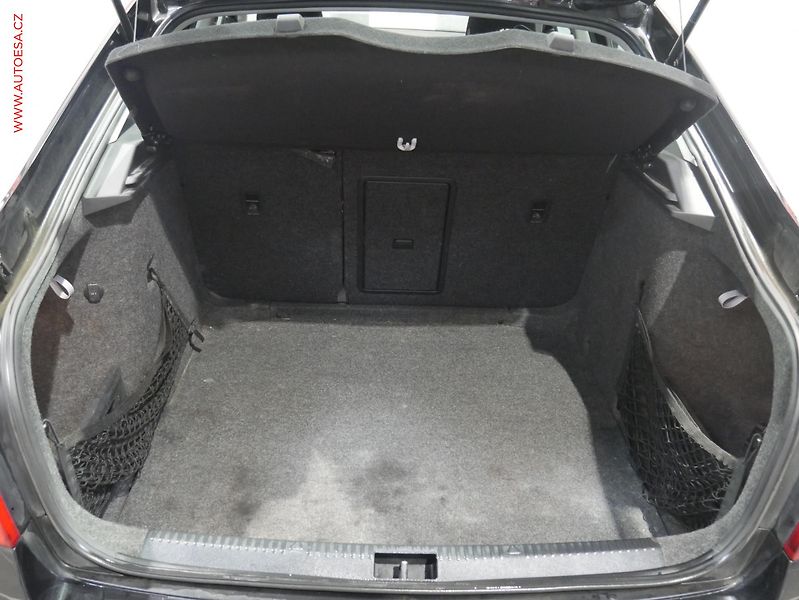 Škoda Octavia (2014) 1.6 TDi, ČR, Elegance, STK2 - fotka 7 z 18
