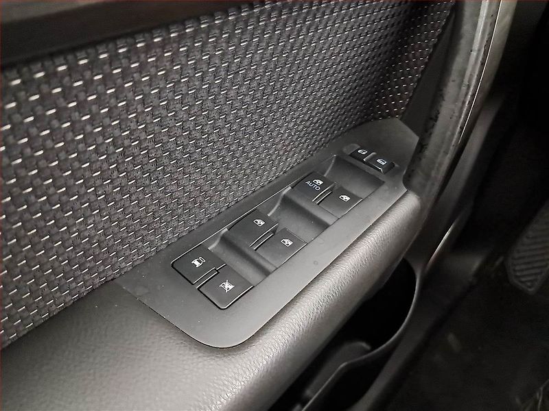 Chevrolet Captiva (2009) 2.0 D, 4X4, Automat, Tempomat - fotka 16 z 17