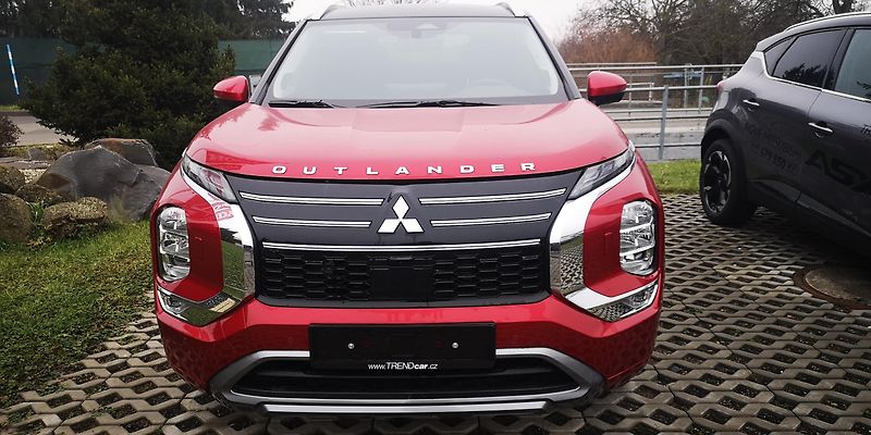 Mitsubishi Outlander 2.4 PHEV INSTYLE 4WD NOVÝ VŮZ - fotka 4 z 11