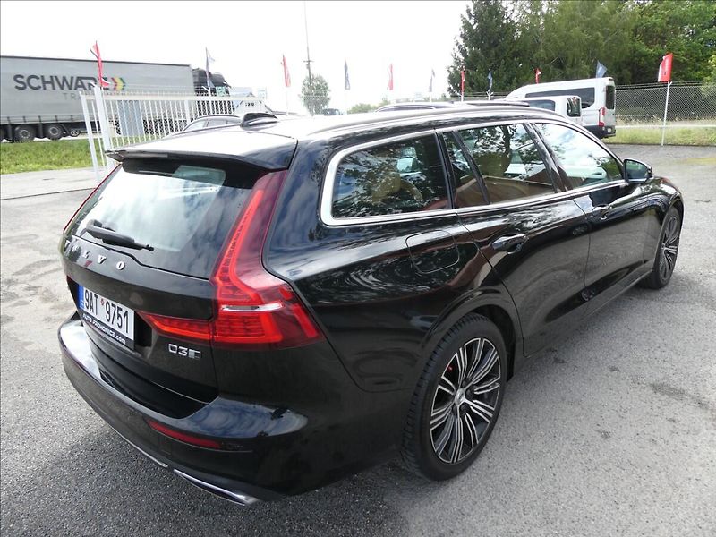 Volvo V60 2,0 D3 AWD Inscription,DPH,ČR - fotka 9 z 41