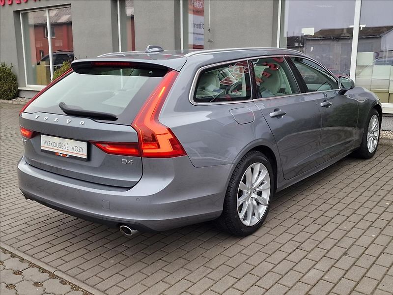 Volvo V90 2.0 D4 Momentum Pro,ČR,1.Maj. - fotka 10 z 50