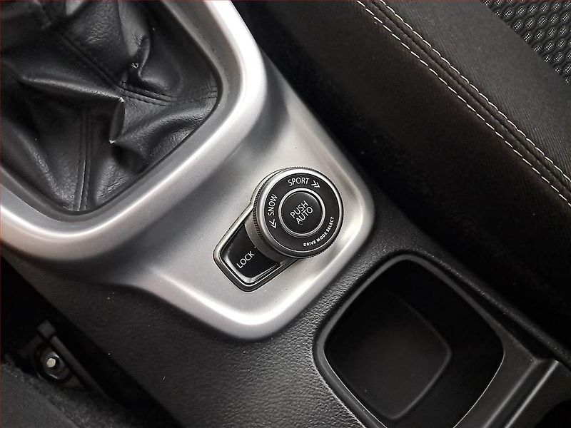 Suzuki Vitara (2015) 1.6 DDiS, 4X4, Navi, Tempomat - fotka 18 z 19