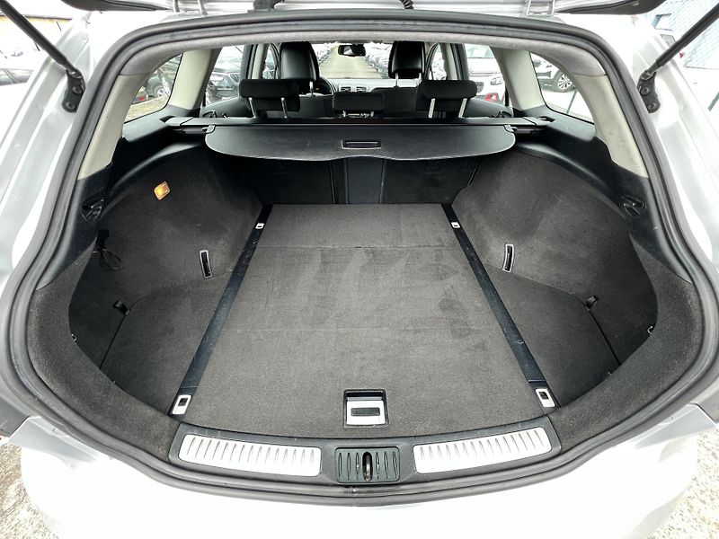 Toyota Avensis SOL 1.8 VVT-i NAVI KLIMA ALU - fotka 31 z 45
