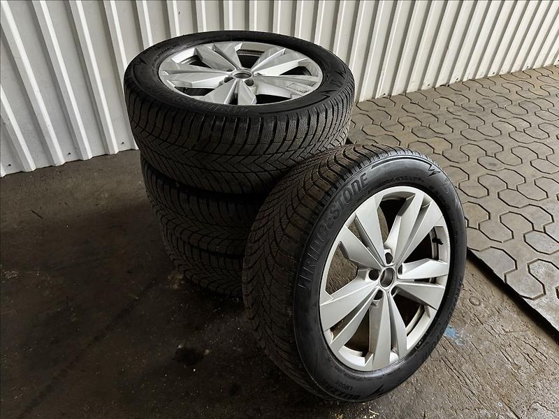 Volkswagen ID.4 150kW PRO PERF. TOP VÝBAVA - fotka 48 z 50