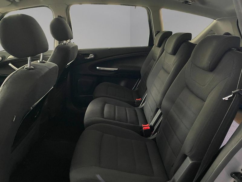 Ford S-MAX (2012) Titanium 2.0 TDCi 103kW 7míst - fotka 15 z 17