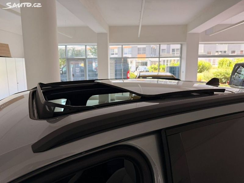 Jeep Compass (2026) Summit e-Hybrid Plug-in 225k e - fotka 15 z 20