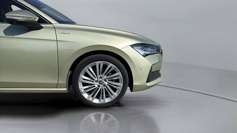 Škoda Superb Combi L&K 2,0 TDI 110kW DSG7/. - fotka 24 z 24