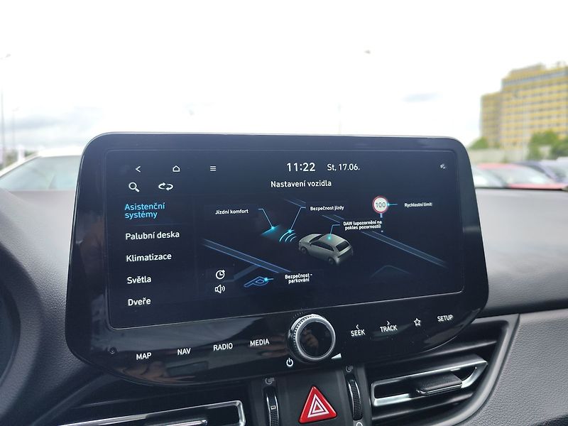 Hyundai i30 1.5 T-GDi/103kW N-Line DCT - fotka 17 z 32