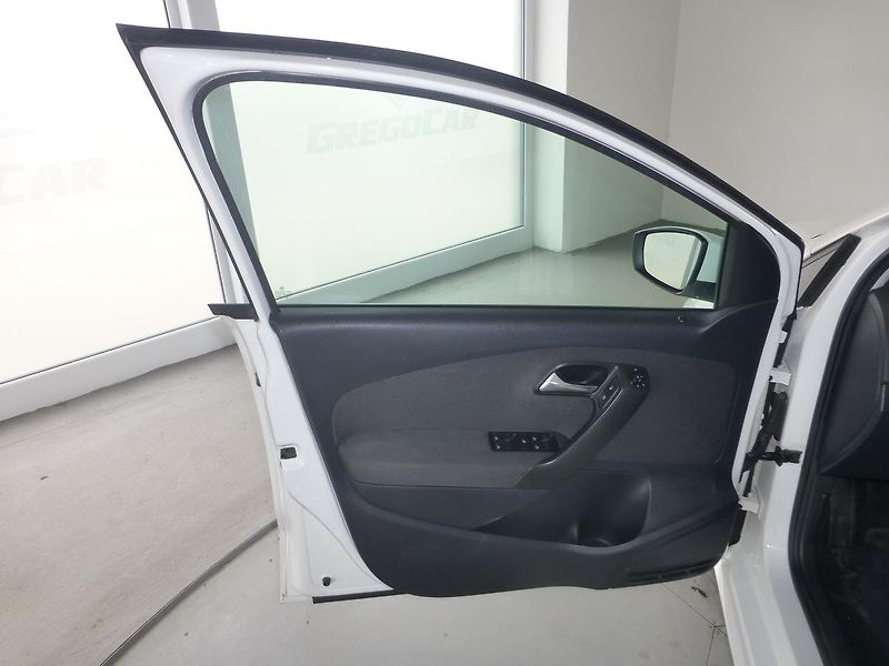Volkswagen Polo (2011) 1,2TDI***KLIMA*NAVIGACE**5DV** - fotka 9 z 24
