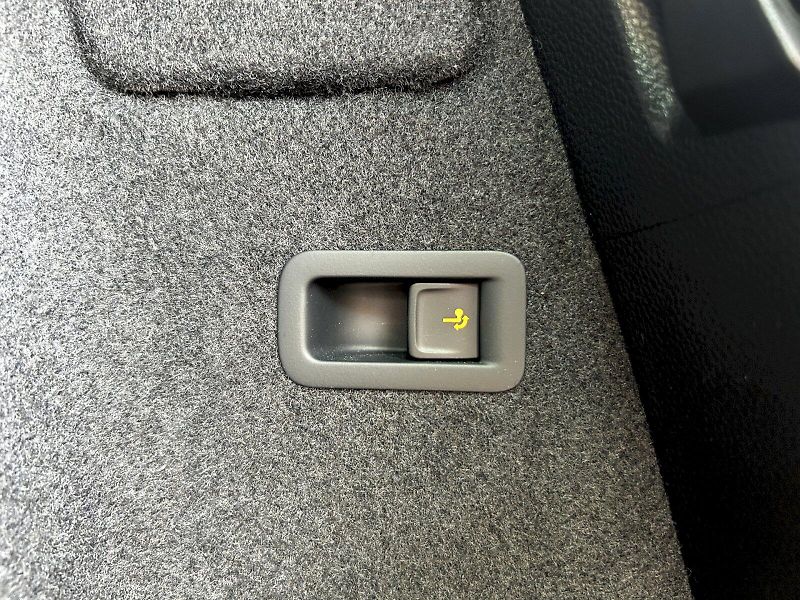 Škoda Karoq (2025) 2.0 TDI 110kW 4x4 DSG Sportlin - fotka 32 z 35