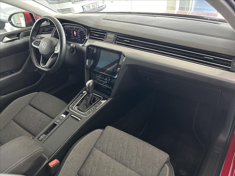 Volkswagen Passat 2,0   TDI 90kW,DSG,SERVISKA,AC - fotka 9 z 31