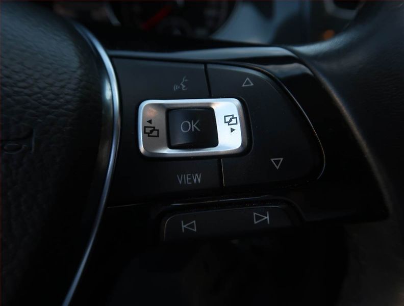 Volkswagen Golf (2019) 1.0 TSI, Tempomat - fotka 13 z 17