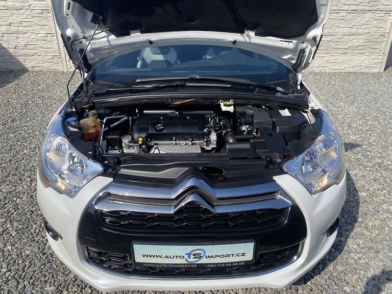 Citroën DS4 1.6i 16V 120PS EXCLUSIVE TOP!! - fotka 81 z 160
