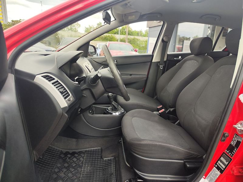 Hyundai i20 1.25i/57kW Classic Plus+ AC - fotka 12 z 24