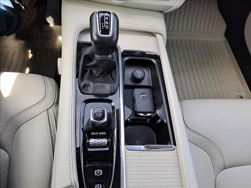 Volvo V90 2,0 T5 KOUPENO CZ,1.MAJITEL - fotka 18 z 19