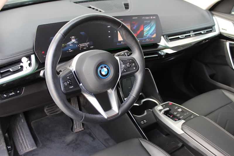 BMW iX1 eDrive20 - fotka 10 z 24