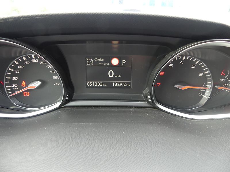 Peugeot 308 (2019) 1,2 PT 130 EAT8 - fotka 14 z 21