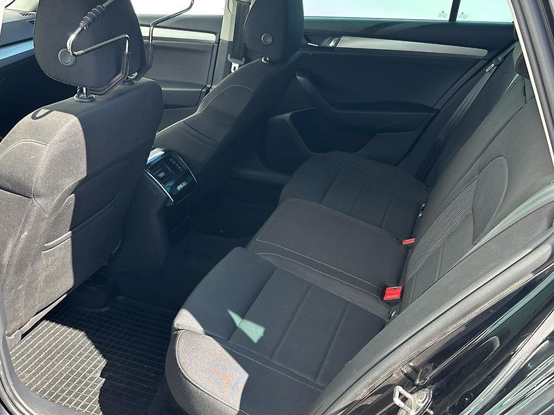 Škoda Superb AMBITION DSG - fotka 8 z 27
