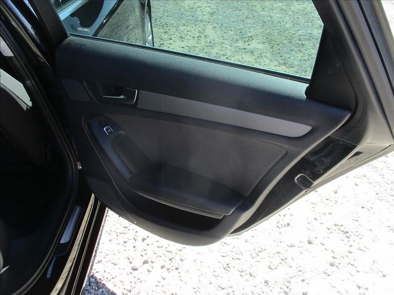 Audi A4 Avant 2,0 TDI, quattro, servis - fotka 12 z 45