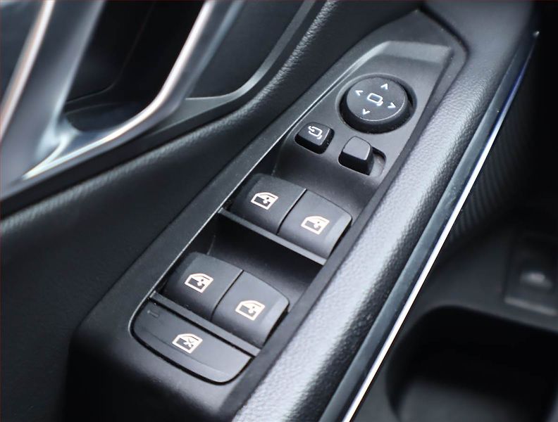 BMW Řada 3 (2020) 330 d xDrive, 4X4, Automat - fotka 15 z 18