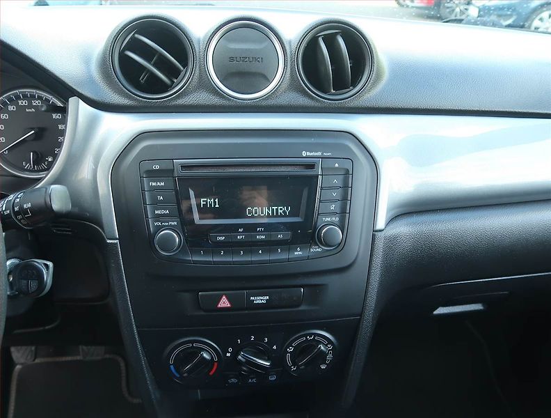 Suzuki Vitara (2016) 1.6 VVT, Park. senzory - fotka 12 z 15