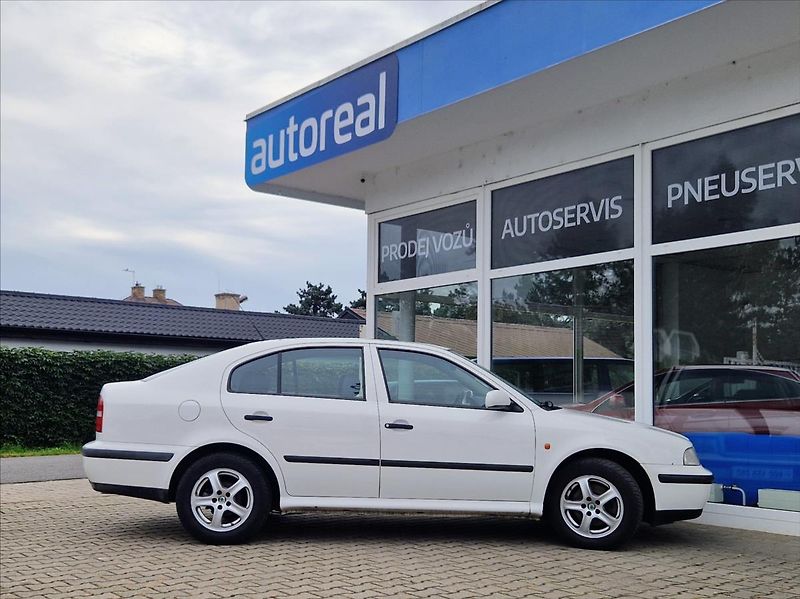 Škoda Octavia 1,8 20V 92kW KLIMA TAŽNÉ ŠÍBR - fotka 6 z 28
