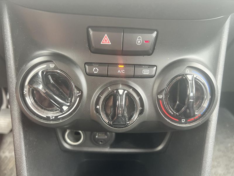 Peugeot 208 1.2i KAMERA KLIMA PŮVOD ČR - fotka 21 z 41