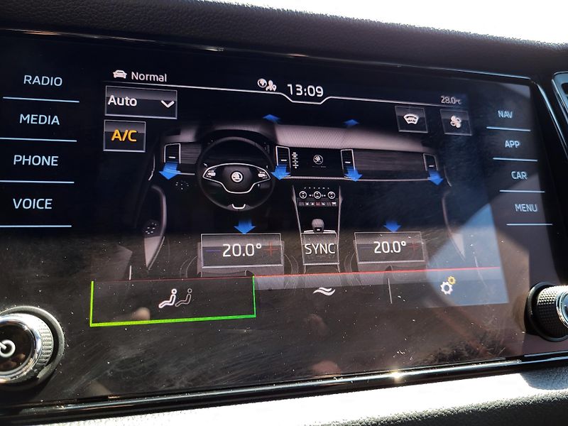Škoda Kodiaq 2.0 TDi DSG 4x4 SPORTLINE *ČR - fotka 14 z 48