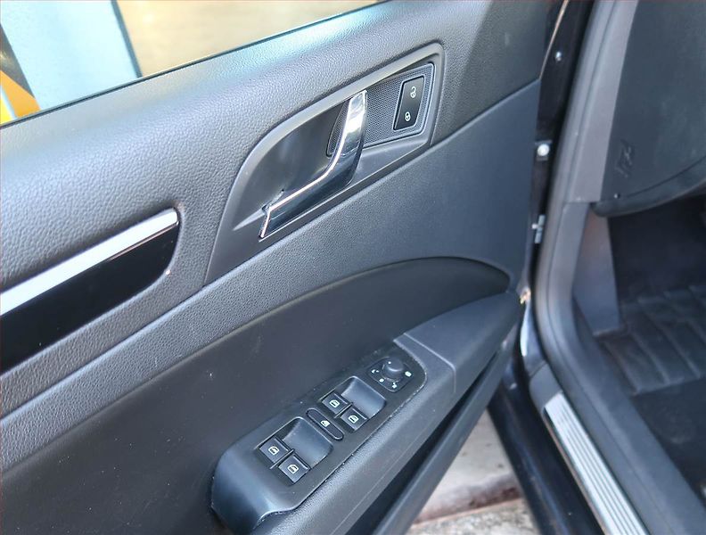 Škoda Superb (2014) 2.0 TDI, Automat, Navi, Xenony - fotka 18 z 21