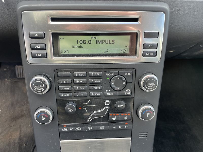 Volvo V70 2,0 d 100kw Momentum Kinetic o - fotka 17 z 31