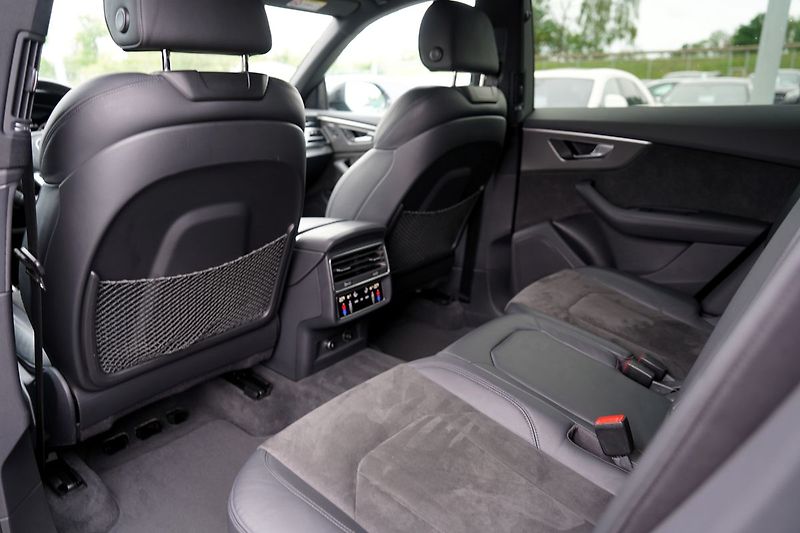 Audi RS Q8 TFSI 441kW quattro - fotka 32 z 51