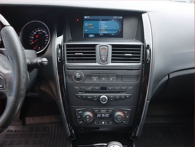 Renault Latitude (2012) Initiale 2.0 dCi, Automat - fotka 12 z 20