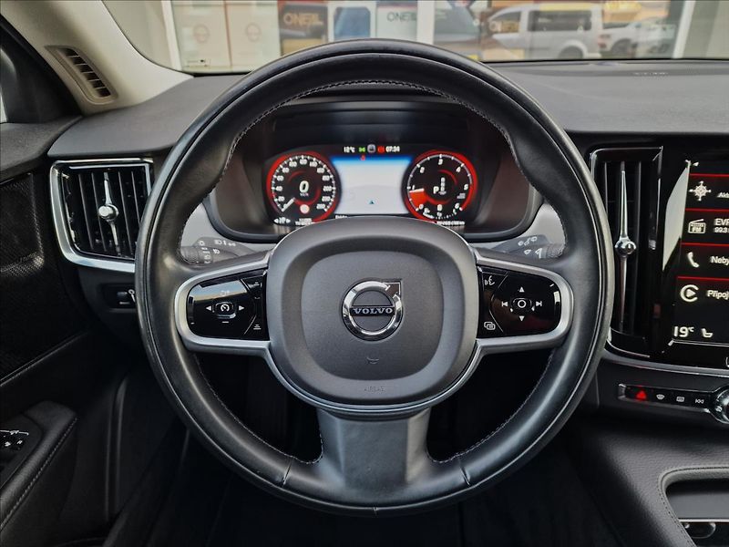 Volvo V90 B4 AWD Momentum Pro Auto,1Maj - fotka 21 z 50