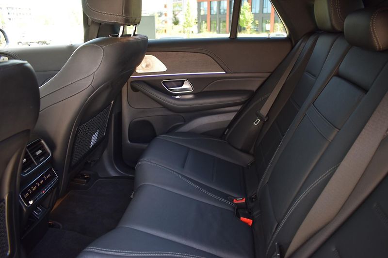 Mercedes-Benz GLE (2021) 350d AMG/KeyLess/Panorama/Odvě - fotka 29 z 43