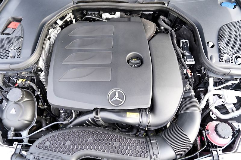 Mercedes-Benz Třídy E E 200 4Matic AMG/LED/360/ČR - fotka 10 z 44