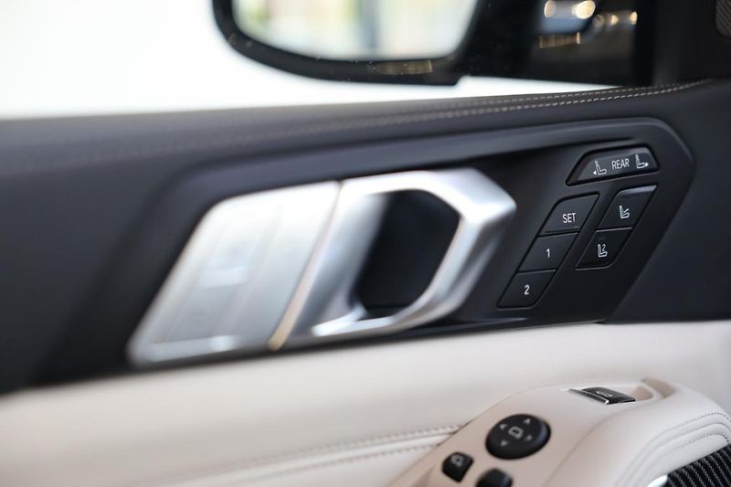 BMW X7 M60i xDrive - fotka 13 z 18