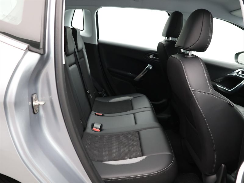 Peugeot 2008 1,2 VTi 60kW AT,Navi - fotka 13 z 32