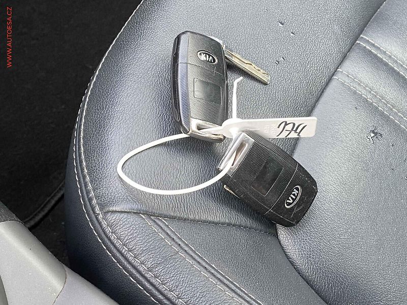 Kia Sportage (2015) 1.6 GDi, AC, TZ, navi - fotka 19 z 19