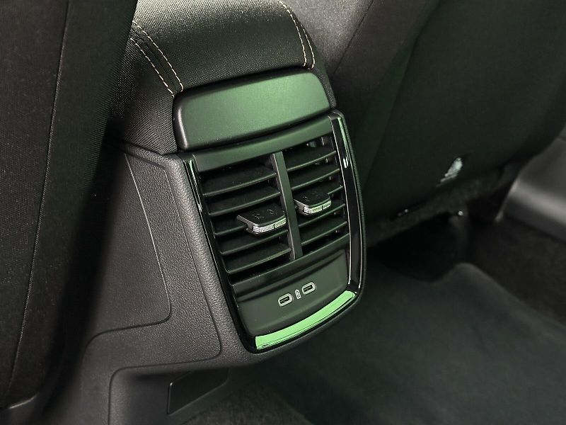 Škoda Scala 1.0TSi DSG 116PS LED V.Cockpit - fotka 39 z 46