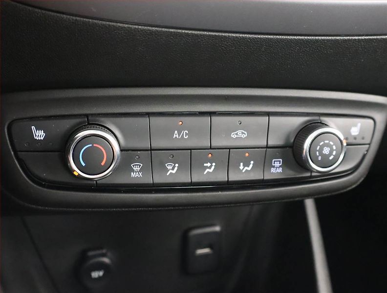 Opel Crossland X (2024) 1.2 Turbo, ČR,1.maj - fotka 18 z 20