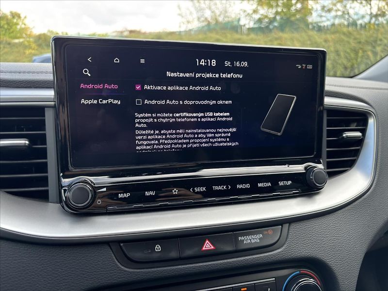Kia Ceed 1,5 TGDi 118kW TOP ZÁRUKA - fotka 19 z 39