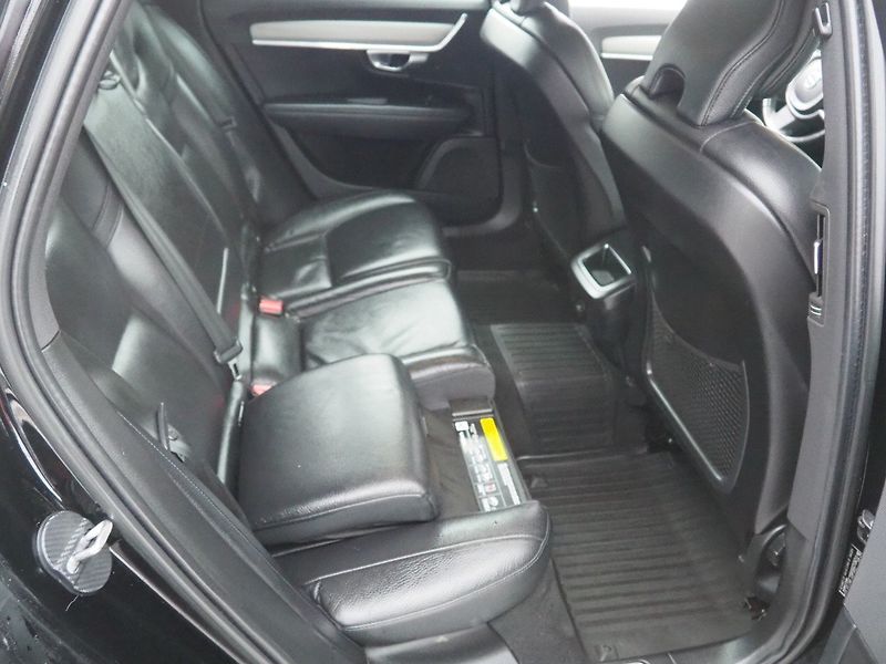 Volvo V90 (2022) B4, Momentum Pro - fotka 17 z 50
