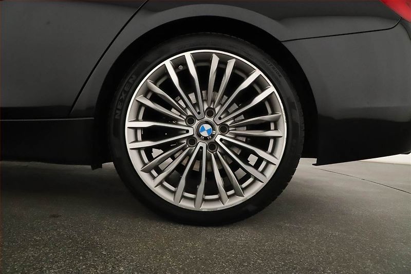 BMW Řada 3 (2016) 320 d, Navi, Tempomat - fotka 20 z 20