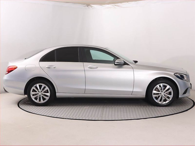Mercedes-Benz Třídy C (2018) Classic C 220 d 4MATIC - fotka 6 z 21