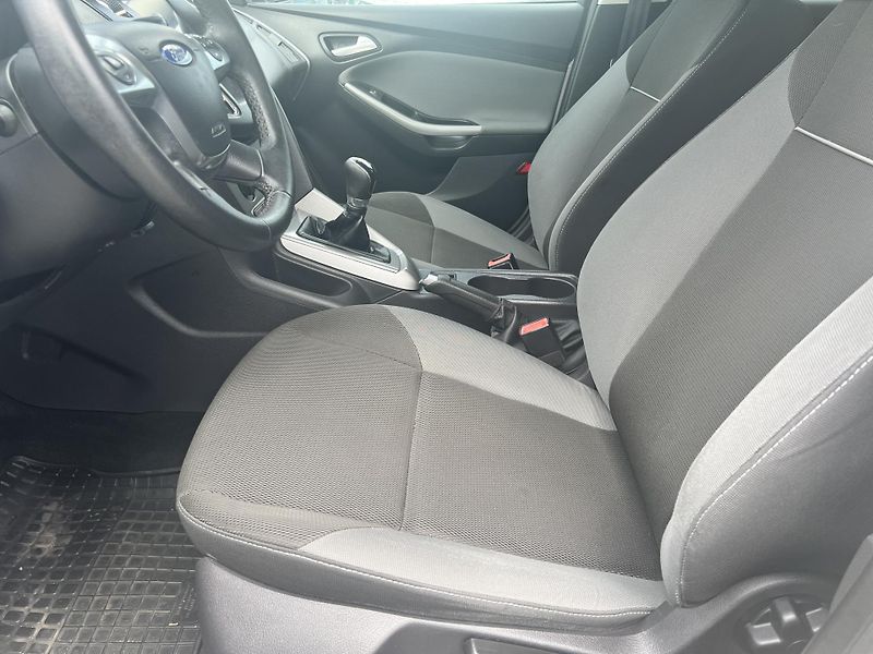 Ford Focus 1.6i KLIMATIZACE NAVI ALU KOLA - fotka 11 z 42