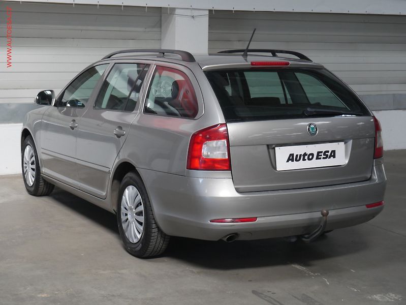 Škoda Octavia (2012) 1.6 TDI, ČR, AC, TZ, temp - fotka 4 z 17