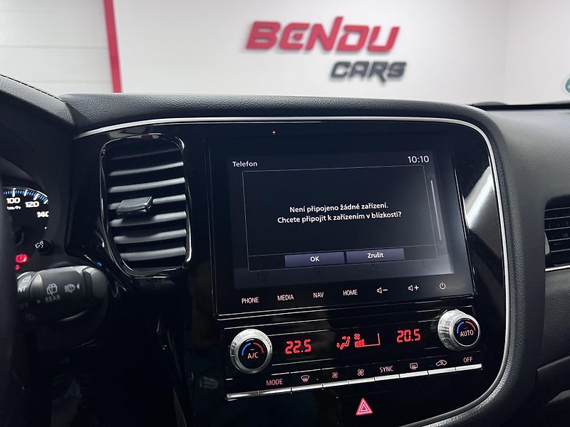 Mitsubishi Outlander 2.4 PHEV 165 kW, 4x4, 2020 - fotka 28 z 38